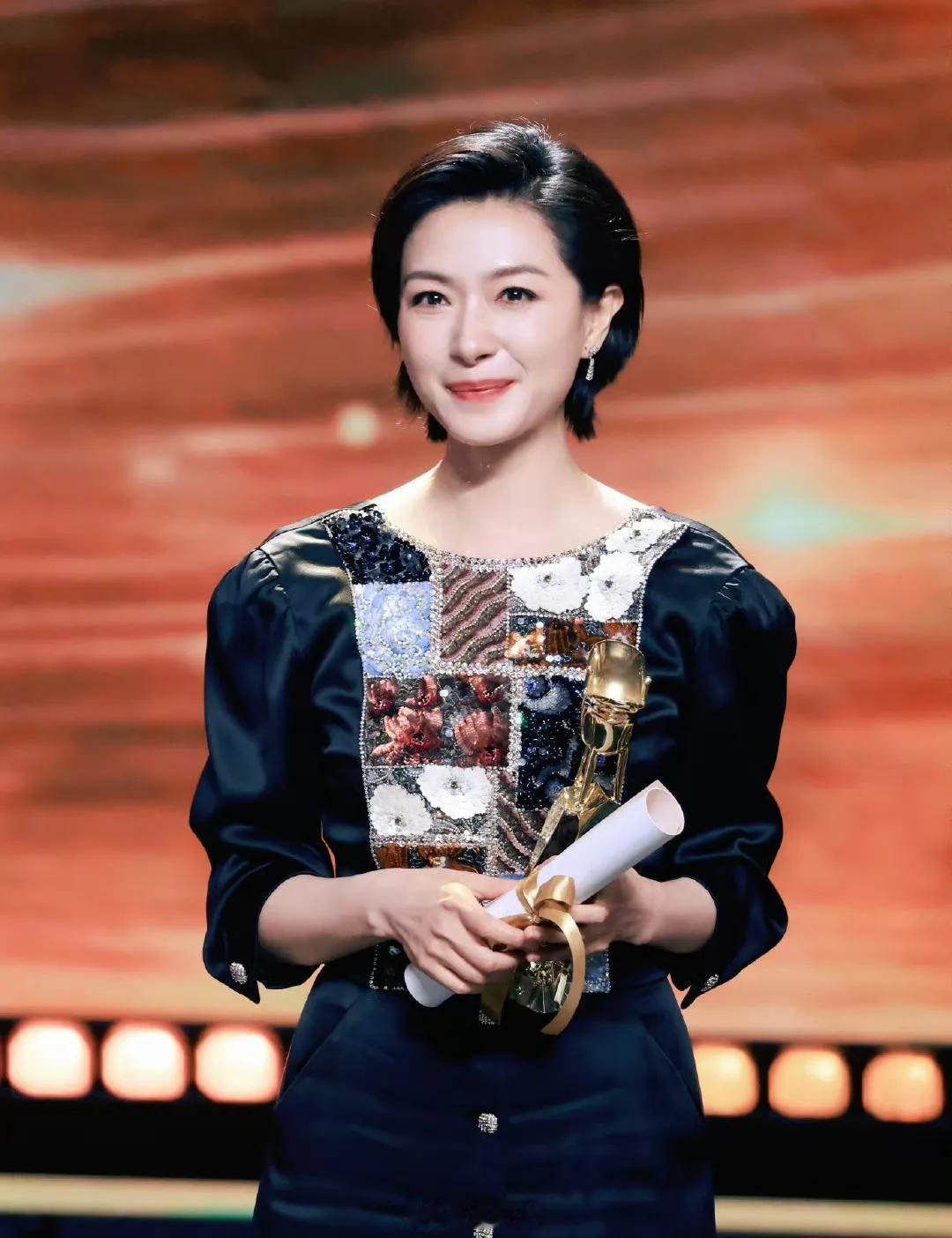 我国今年获得四个A类表演奖 是历史上获得A类电影节表演奖最多的一年：2025.6