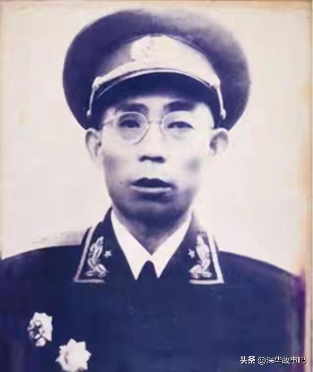 被连长打断腰骨恨了半辈子，谁知他落难时，这驼背老兵却扛下了所有

1967年成都