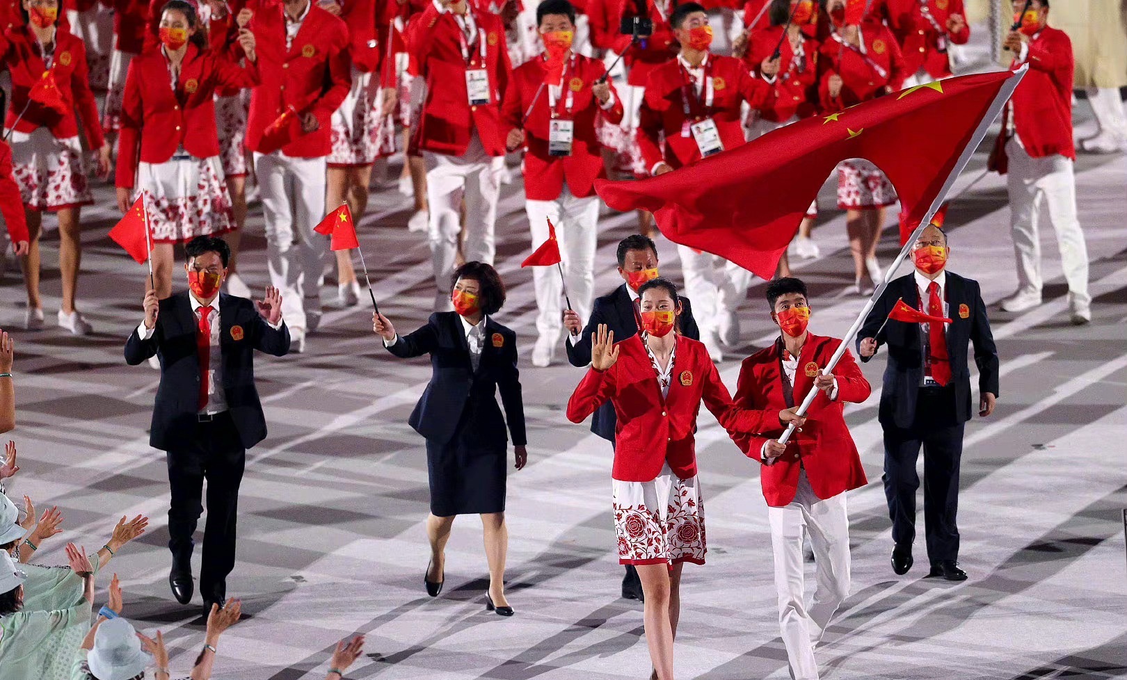 中国代表团登场！中国红闪耀亚运会开幕式，万众期待健儿赛场创佳绩名古屋亚运会开幕式