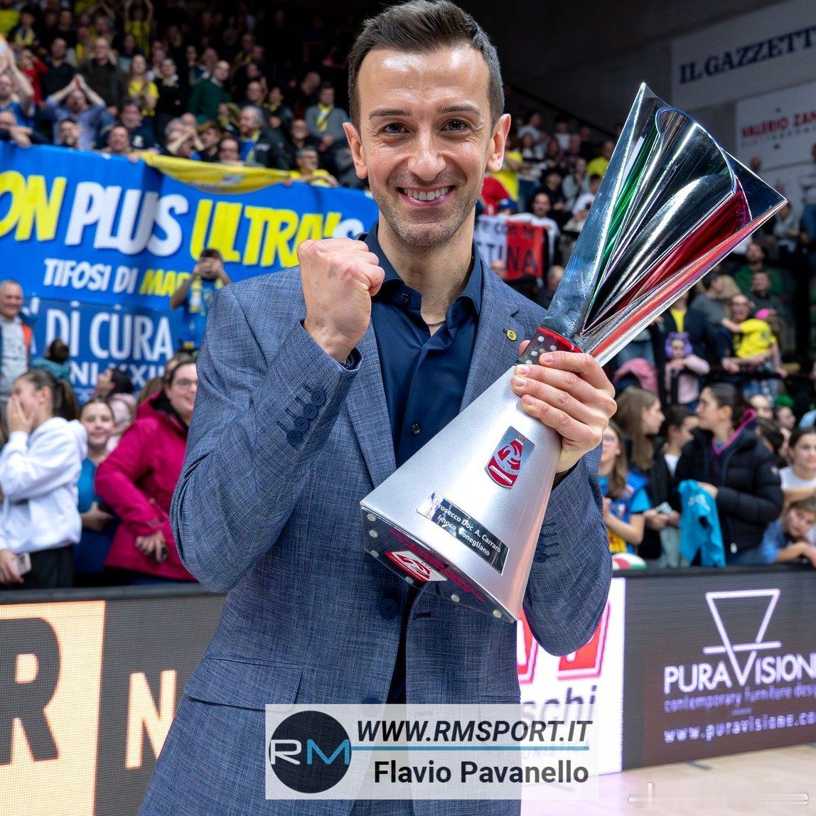 排球 🎙️丹尼尔.桑塔雷利：看到我们的主力球员在各项统计榜单上名列前茅，这让我