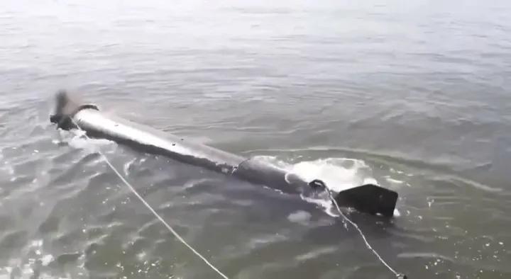 乌克兰人正在测试新型水下无人机“Marichka”
这是一款长6米的多用途无人机