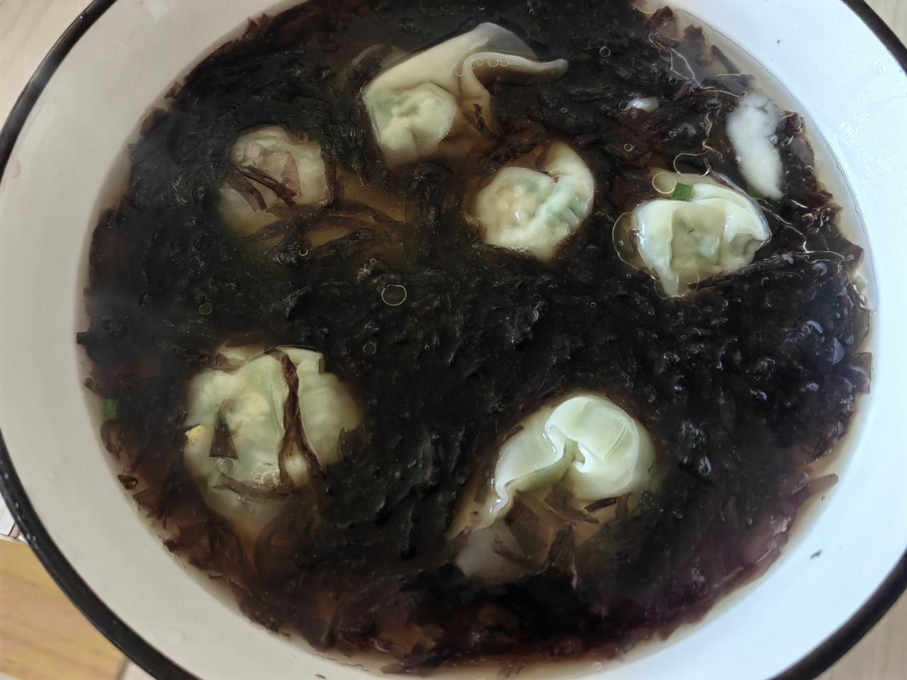 昨晚感觉很累，可能跟白天用脑过度有关，也跟晚上吃多了也有关系，凌晨空调定时关后又