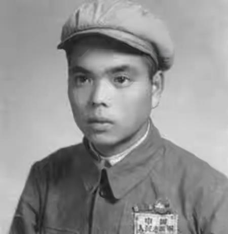 他死定了！那个高大的土耳其士兵看着眼前这个身材矮小的志愿军，嘴角已经露出了残忍的