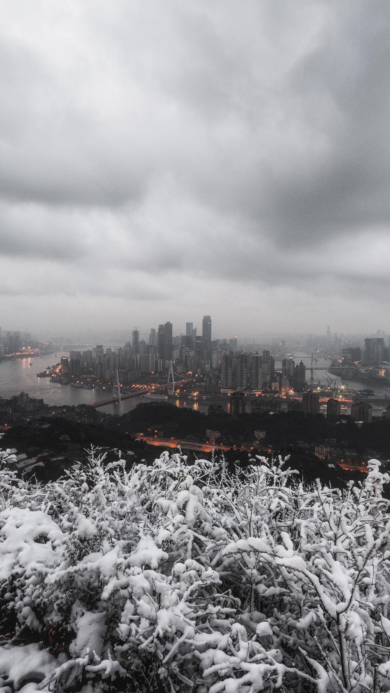 今天山城的温度，让我想起了
相册里的一张照片
这张照片拍摄于2016.1.24