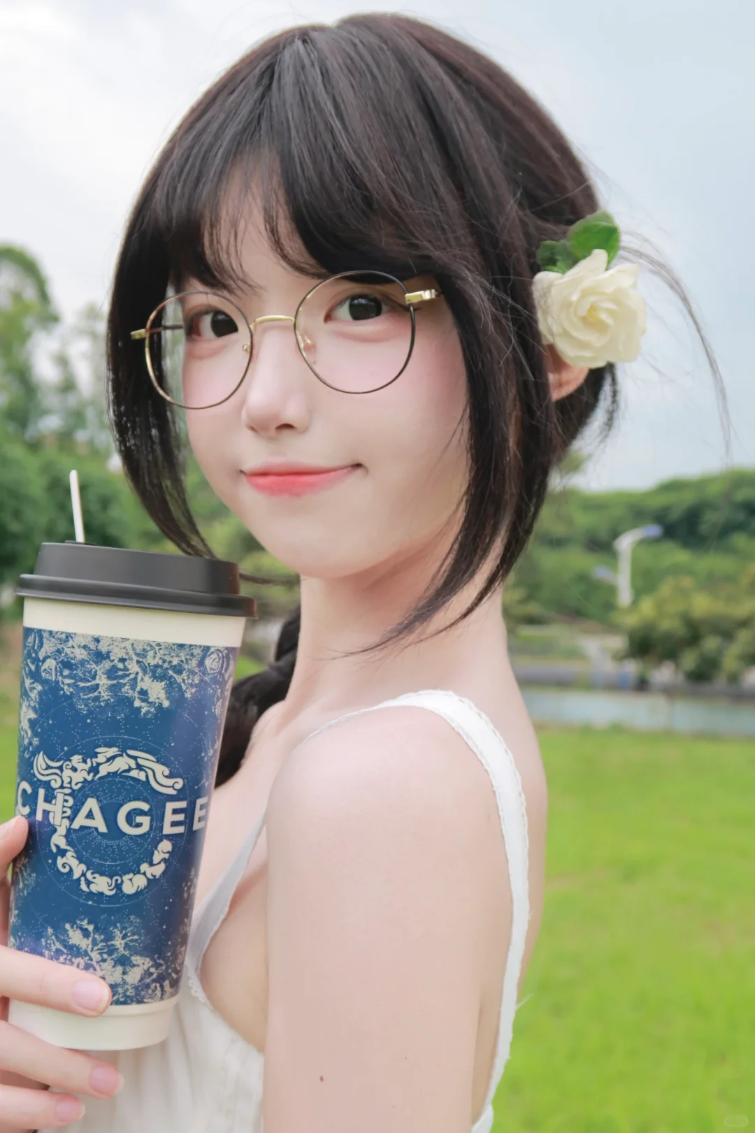 初夏的风里有了栀子花的味道