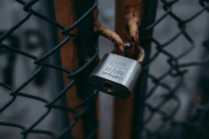 结婚女方要求有房真的过分吗? 结婚女方要求有房过分吗？这事儿不能一竿子打死。
我