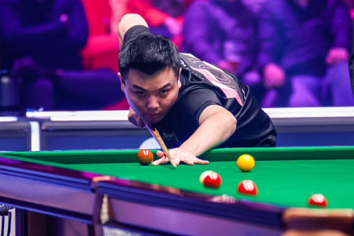 恭喜黄佳浩以4-2的比分战胜梁小龙，成功从亚太Q School 2中突围，获得2