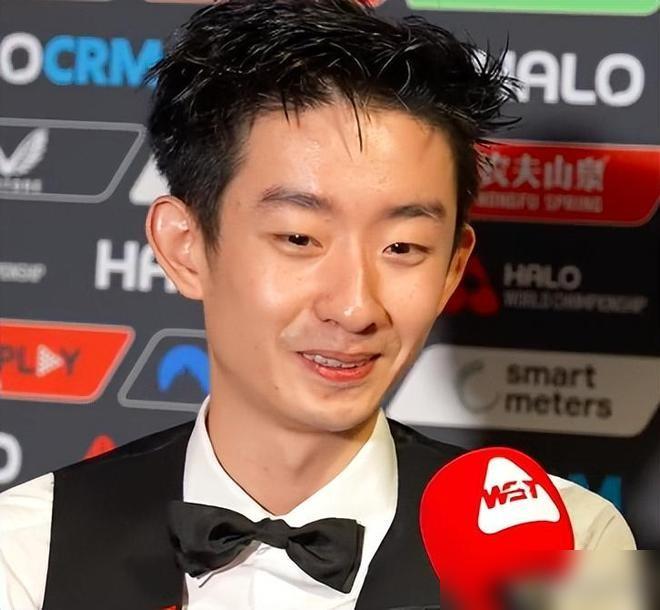 就差一杆，一杆最简单的黑球，马克·艾伦亲手把吴宜泽送进了世锦赛决赛。
我看了慢
