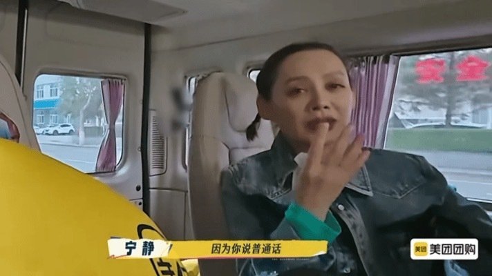 张柏芝自曝爷爷奶奶是聋哑人 才知道张柏芝爷爷奶奶是聋哑人，她从小靠手语沟通，还有