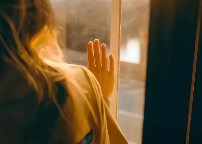 “人总是掂不清，自己在别人心里的位置，树叶只有树，而树有很多树叶..” ​ ​​