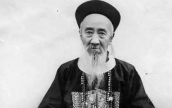 1884年，张之洞和新婚妻子李佩玉吐露心声，讲起了当年一位算命先生说的事情。原来