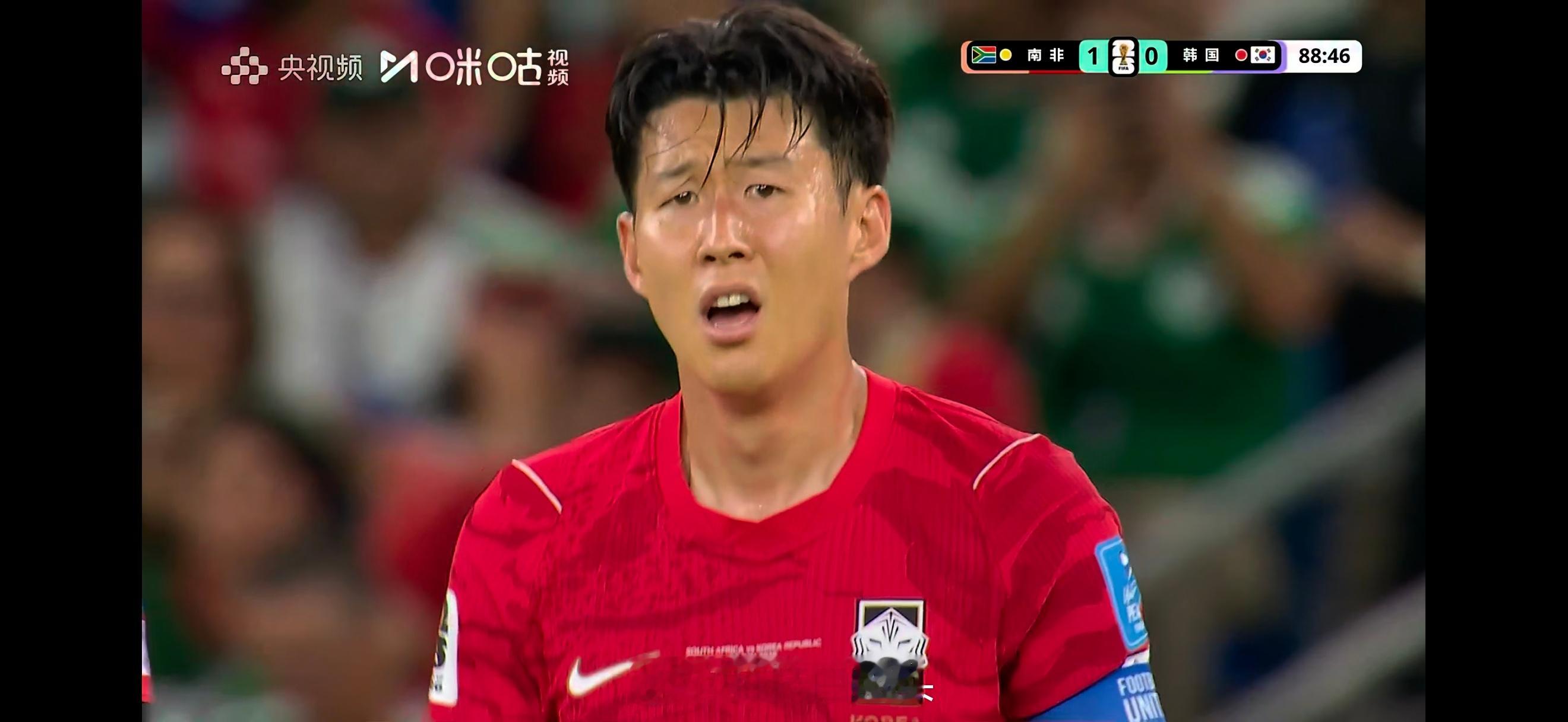 韩国爆冷不敌南非韩国队长孙兴慜都给干出表情包了，韩国小球迷都给干哭了。虽说韩国队