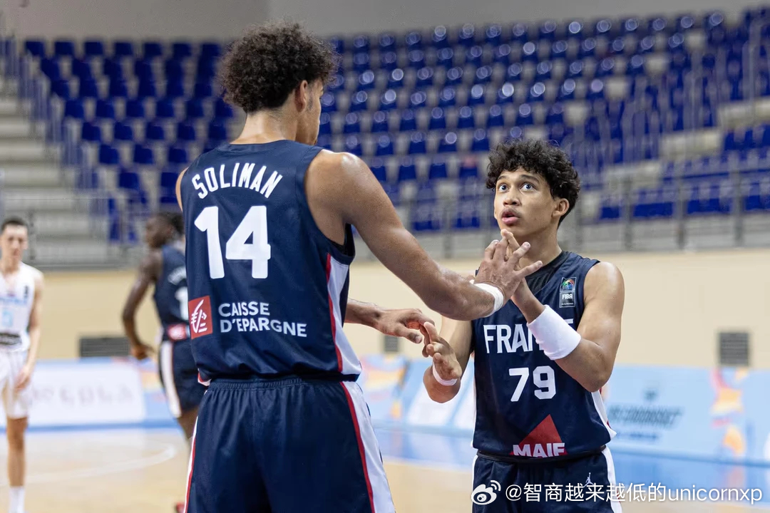 Nathan Soliman(2009-206cm-SF)和Aaron Towo