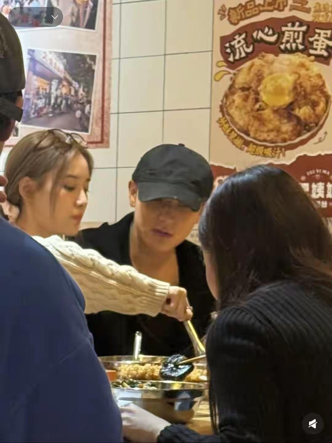 螺蛳粉终于对黄子韬下手了 黄子韬果然喜欢什么就能拿下什么，直接解锁螺蛳粉代言实现