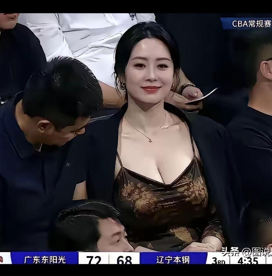 大力提倡：观球不语，专心观球，文明观球。