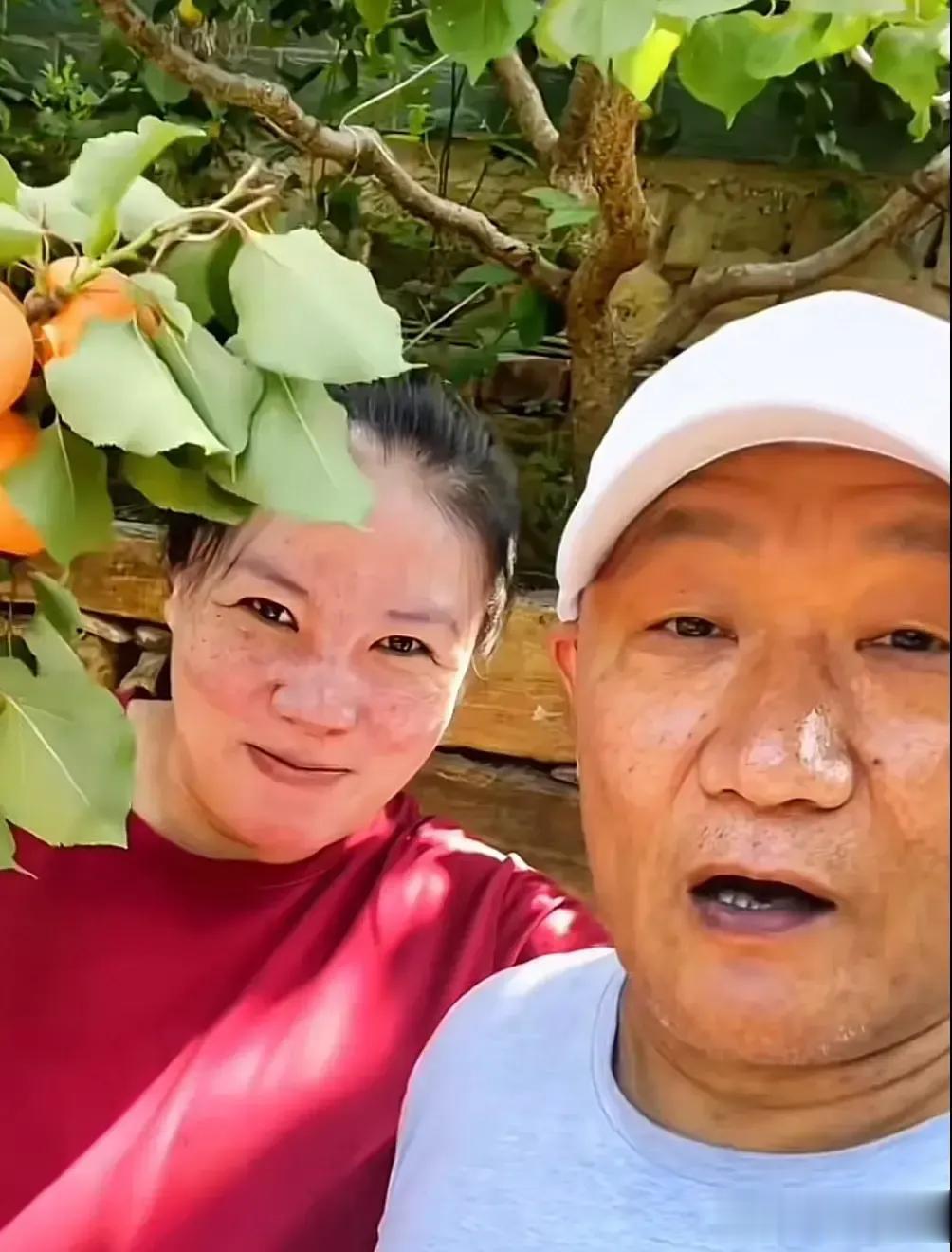 原来知名歌手谢东娶的是80后，媳妇儿比他整整小了22岁，60岁的他老来得子还生了
