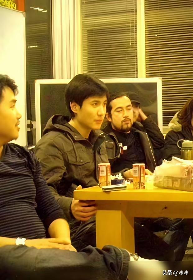 沈腾一人，就拿走公司近亿利润 。

这让不少人把目光，投向开心麻花的账本!

2