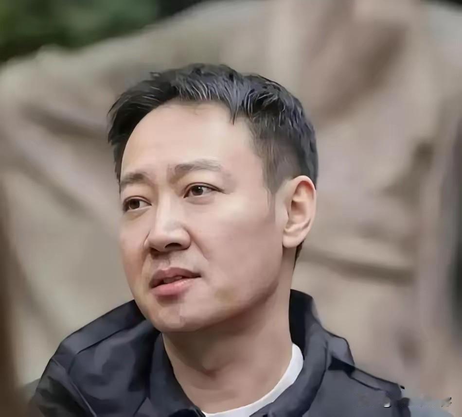 辛柏青恐怕很难再走进婚姻了。道理并不复杂，不是他年纪尚轻就没了伴。也不是他模样不