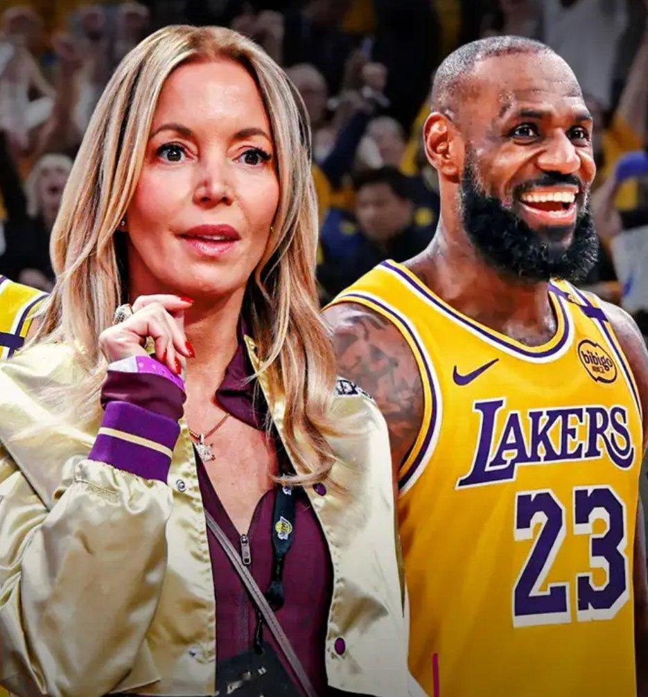 詹姆斯大概快要离开湖人队了？
ESPN记者Baxter Holmes撰写了《从巴