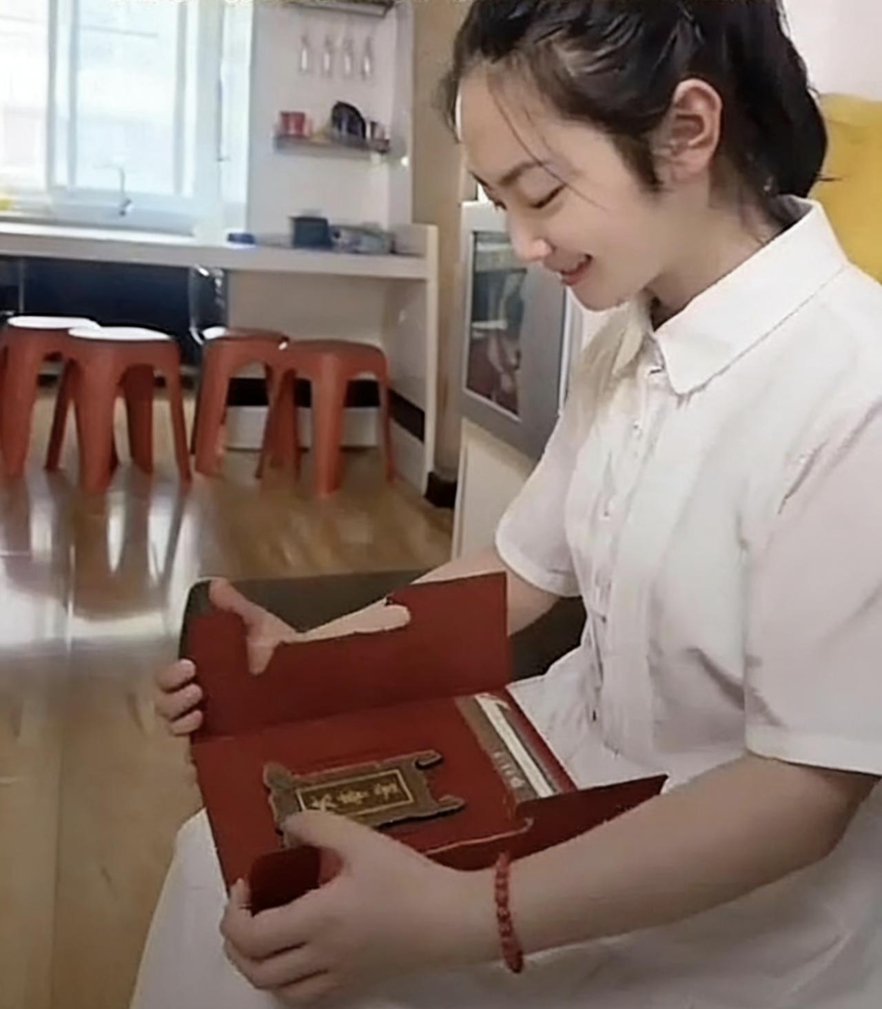 2025年甘肃，哥哥2年前考上清华，高一的妹妹很不服气！家人劝她不要有太大压力，