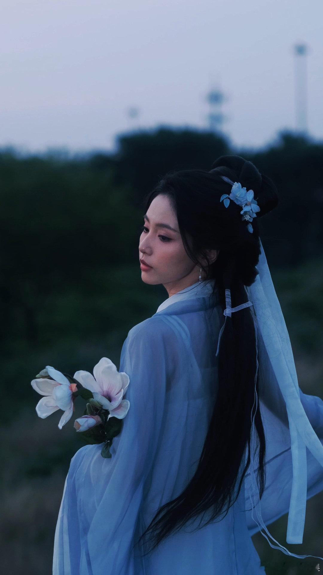 #成果拍出了月的阴晴圆缺#成果的古装扮相真的好好看呀，没想到他的粉丝私下吃的这么