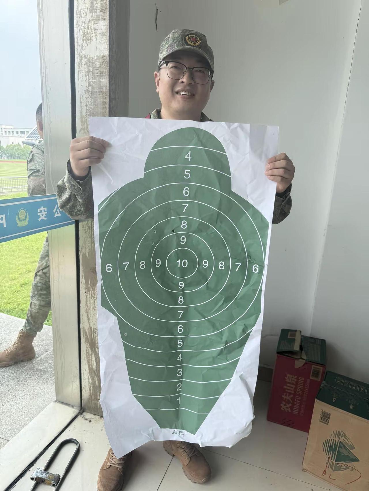咱的“枪法”也不赖靶纸成绩 射得准😅