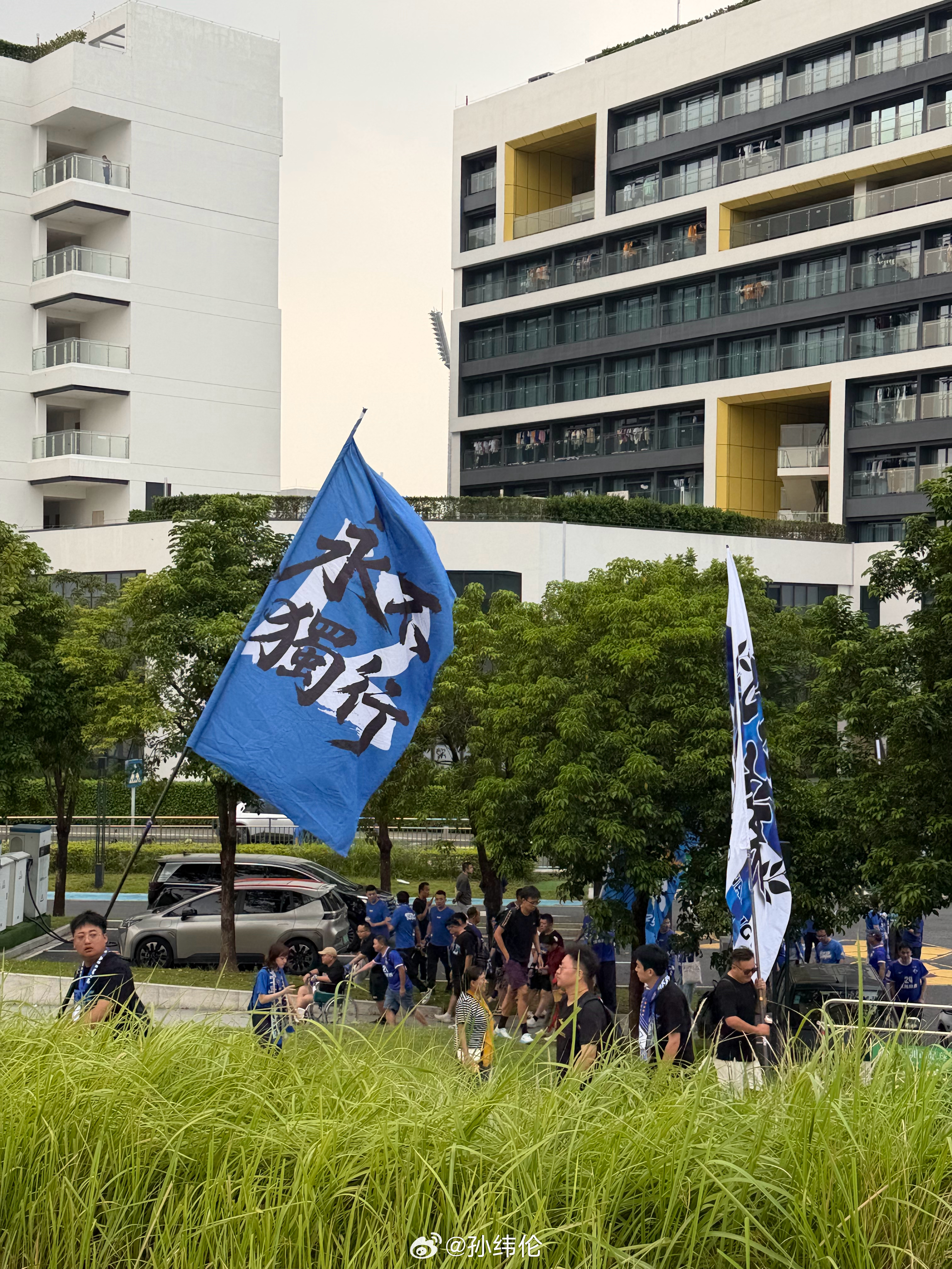 来看深圳吉祥vs江苏常晋了[酷]江苏居然来了这么多的球迷！！  ​​​