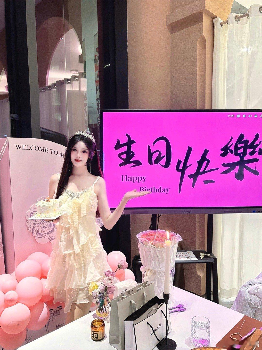 嗨皮啵斯得 to me. ᥫᩣ˗ˋˏ𓌉🎂𓇋ˎˊ˗  
