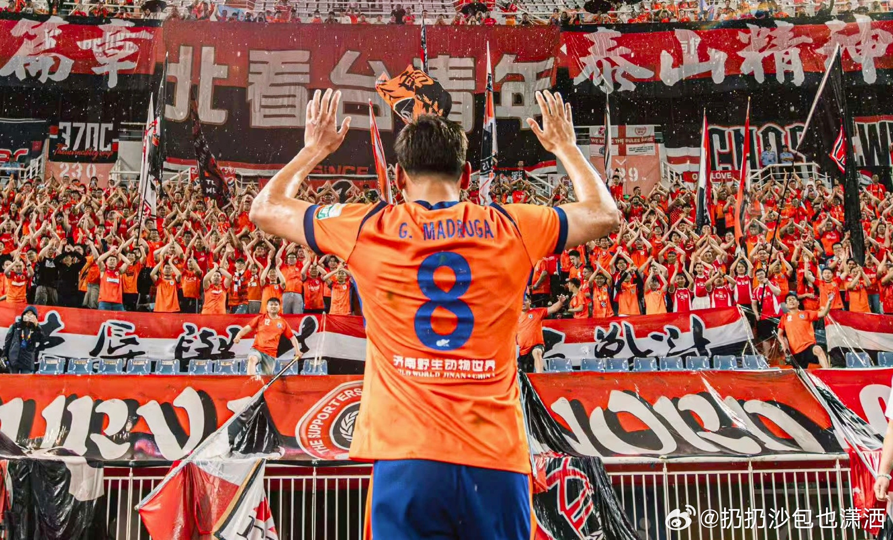 山东泰山辽宁铁人vs山东泰山马德鲁加头球破门，山东泰山4-0辽宁铁人。 