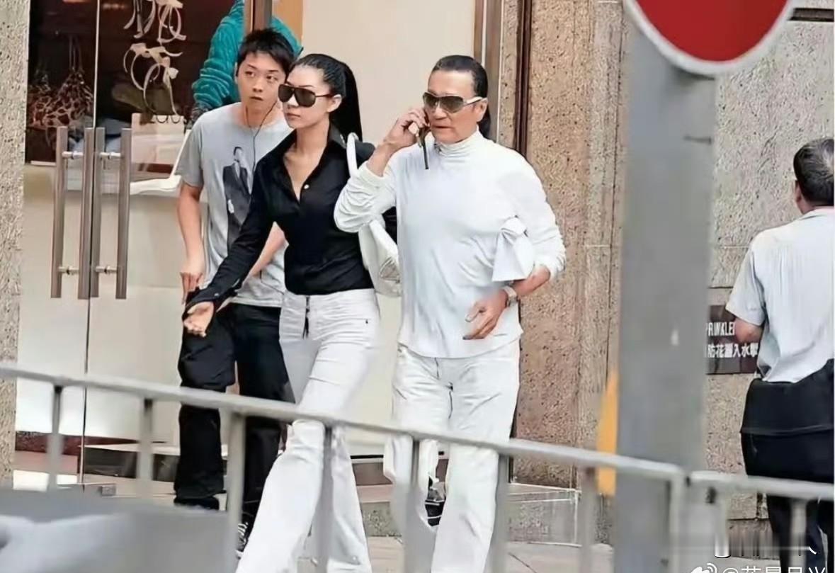 谢贤为女友卖掉劳斯莱斯，这老爷子一辈子没亏待过女人！

当年小女友Coco投资失