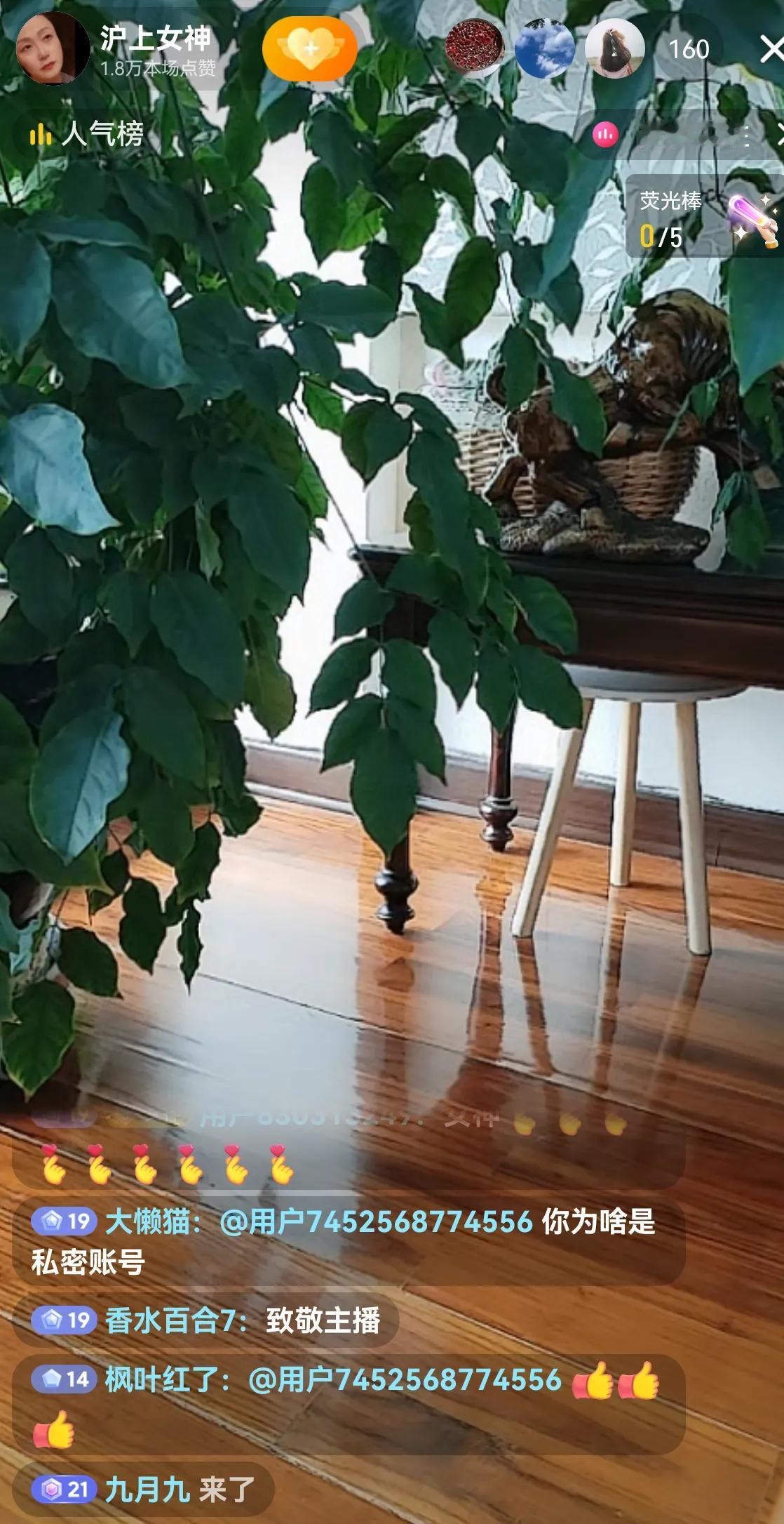 沪上女神是个让我敬佩的女人！
她今天说：我的成长经历和家庭背景不允许我不出来说，