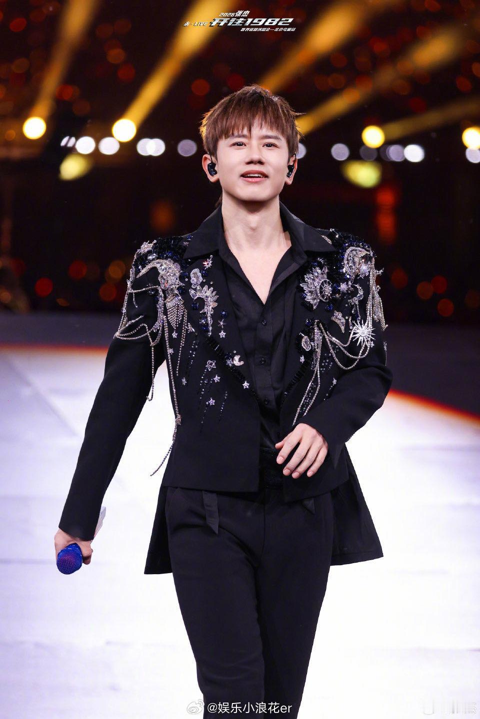 张杰回应1982闭幕式张杰说观众的感受更重要 在线冲浪的杰哥看到“杰运会”“19