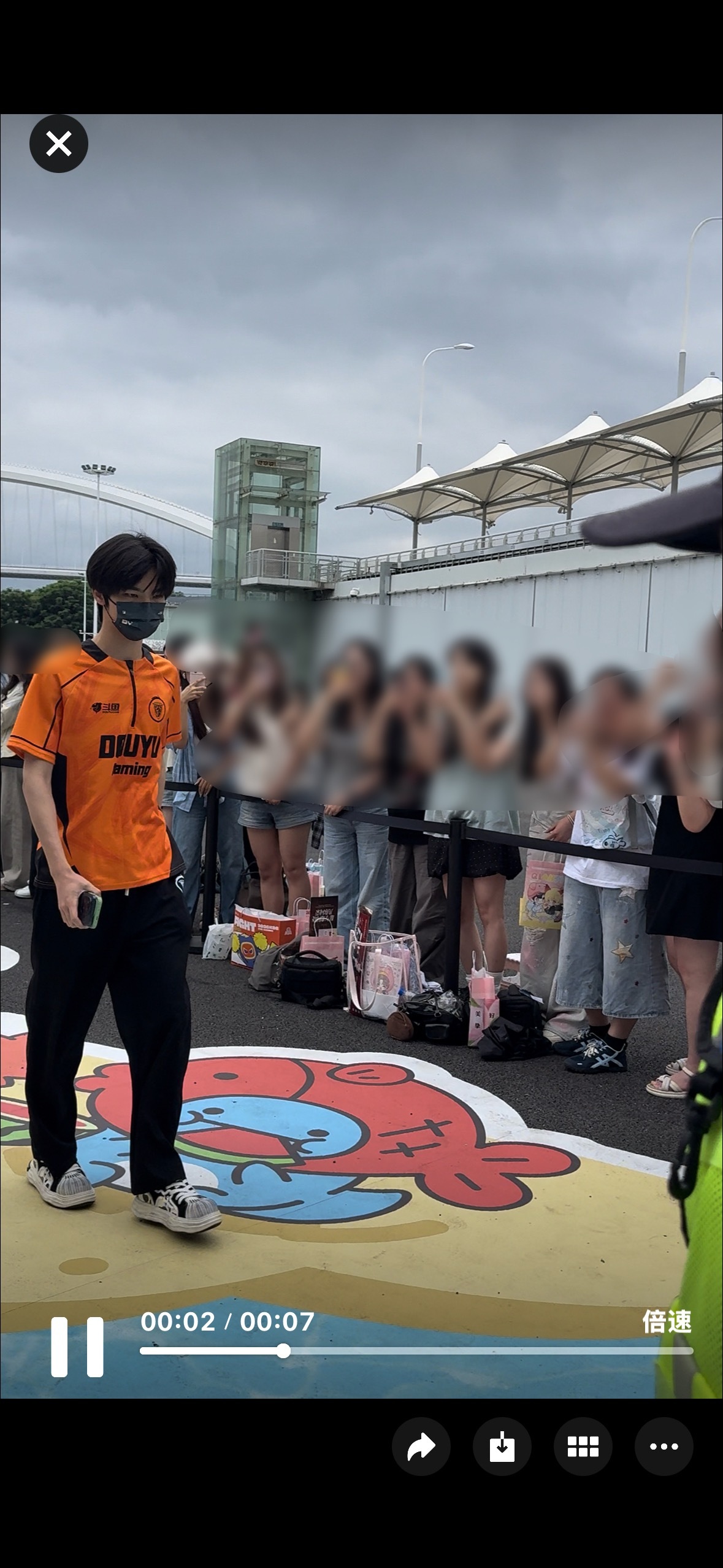 看到我朋友拍的dyg上班 这集依旧贝壳鞋男孩、、 