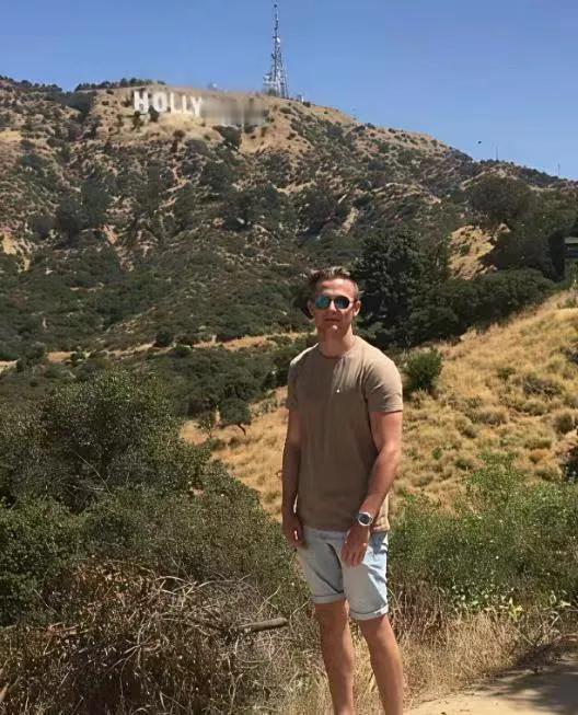 国外网友让背景P成中国的，看看咱们网友多有才？简直掌握了精髓！