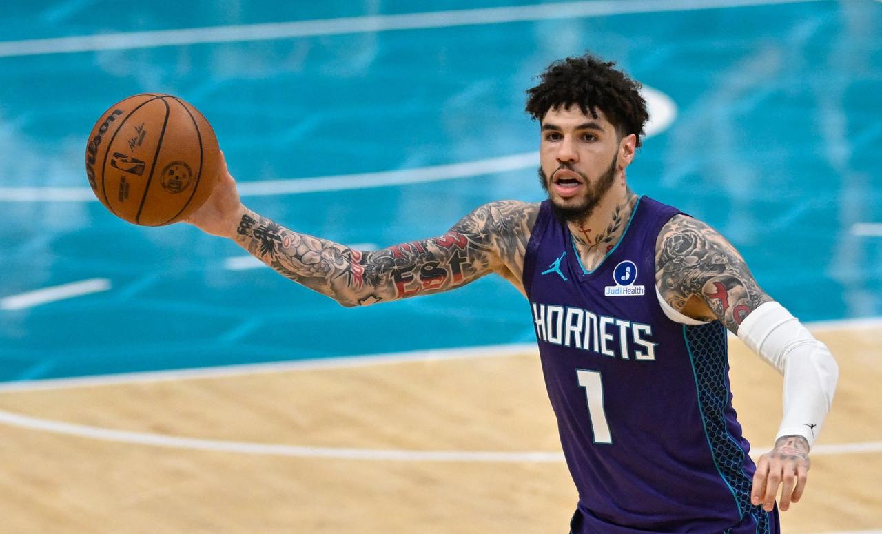 相比前4场附加赛，东部最后一场附加赛有点乏味。
前4场附加赛，比赛都很激烈，都打