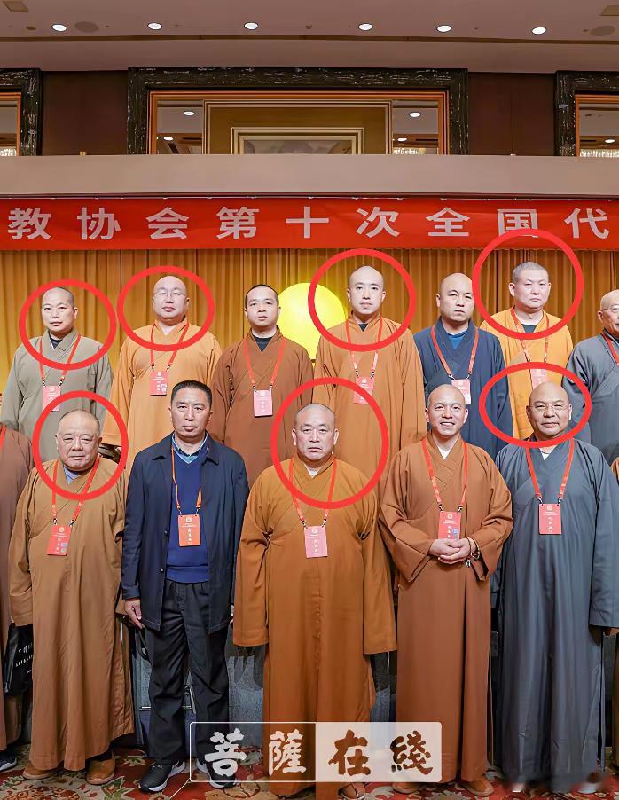 发现没有？​除了释永信以外，​其他和尚同样都是肥头大耳，而且每一个人几乎都有双下