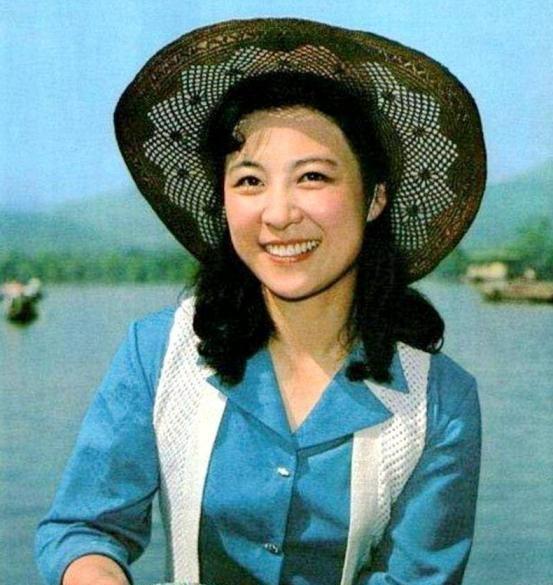 王骁这小子不得了，竟然拿下了金鸡奖最佳男主！别看他在嘉行里长得不咋地，演技那可是