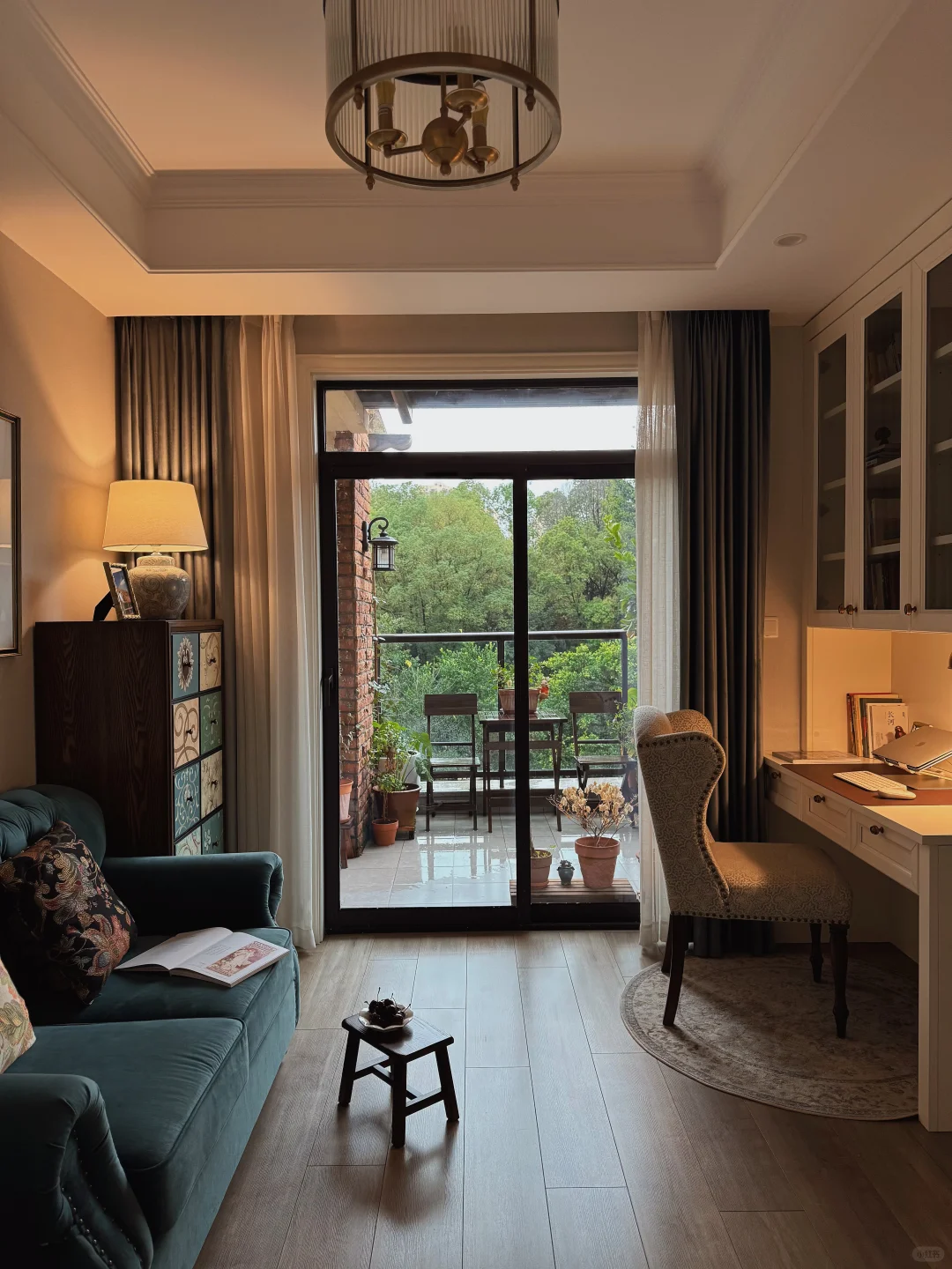 所有的装饰都不如窗外的风景