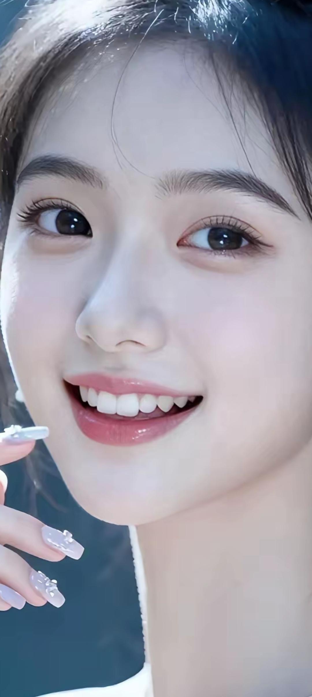 甜美笑容，清新自然，元气满满的一天！😊✨