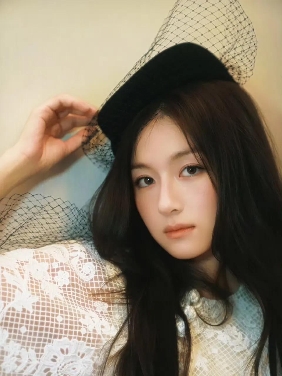 李兰迪的工作室真的不太会给她选造型！

95花00花有几个的工作室，真的不太会给