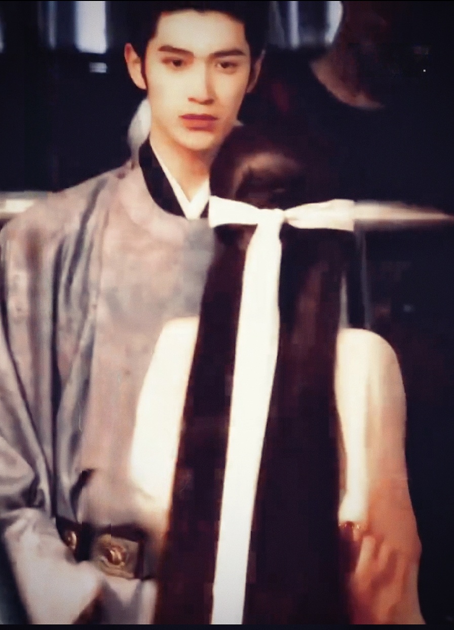 白鹿的莫离能不能多放点物料啊！翻了几天路透，越看越觉得这部剧氛围感拉满。先婚后爱