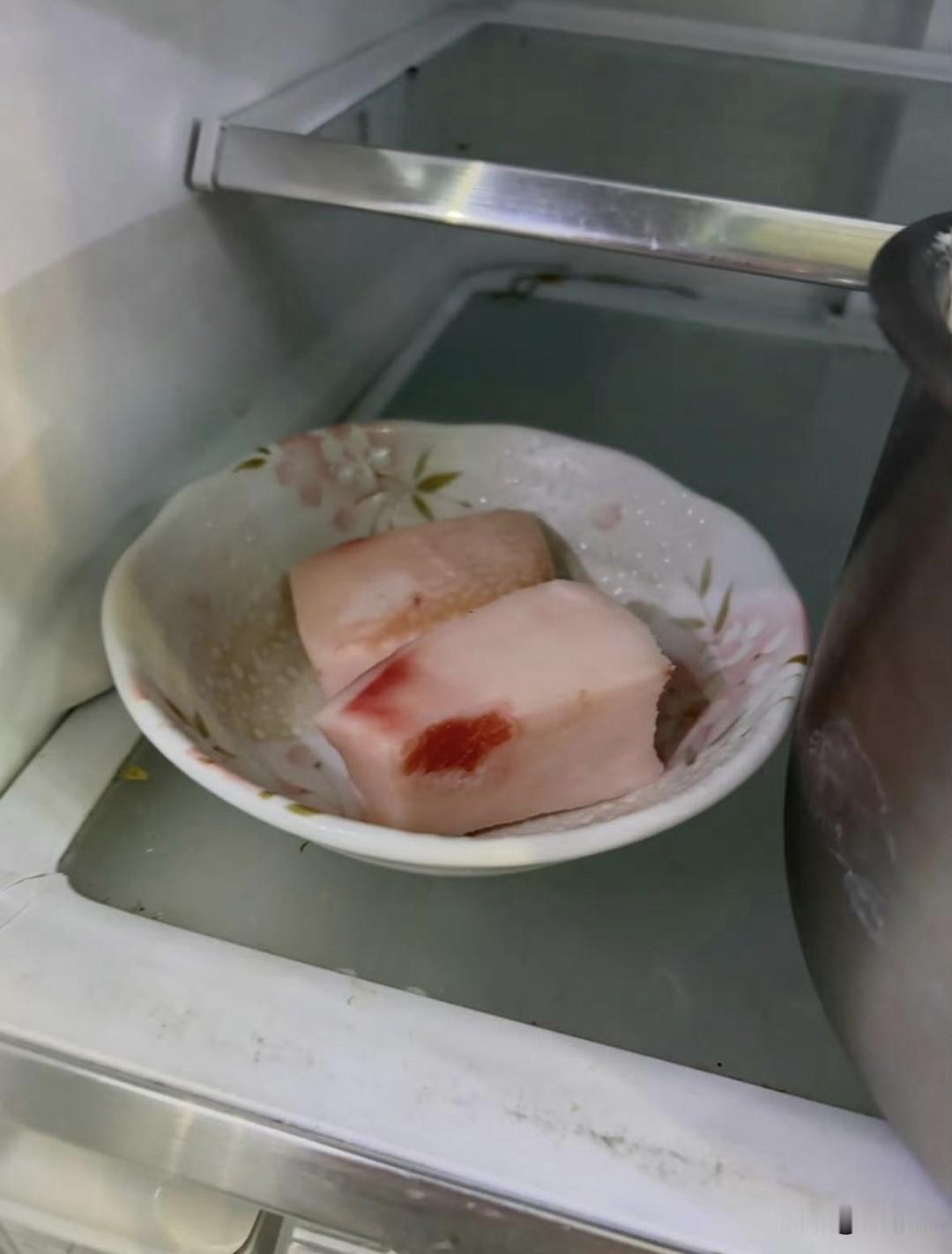 你能想象吗，这是肉，不是桃子，一口下去那酸爽！！