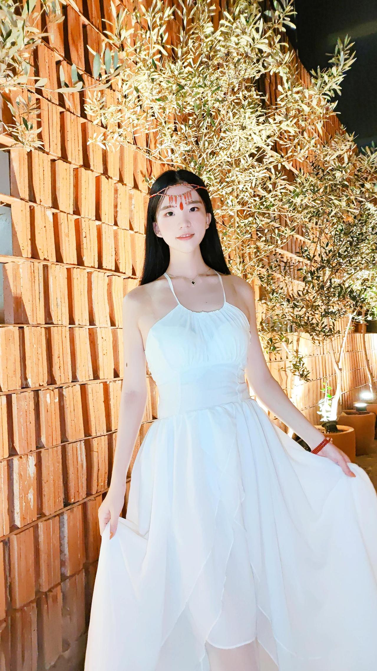 最动人的风景，从来不在山顶，在市井。常为碎事而庆祝。美女 清纯甜美 甜美女孩 袜