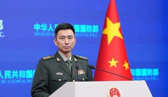 没有半点退路！中国国防部早已向全世界亮明：解放军全员整装待发，谁敢阻挠中国统一，