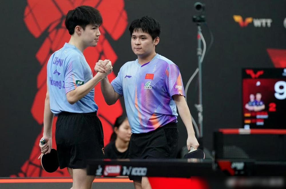 2026新加坡大满贯，林诗栋/黄友政，俩小将扛着国乒男双独苗大旗。对面法国队的铜