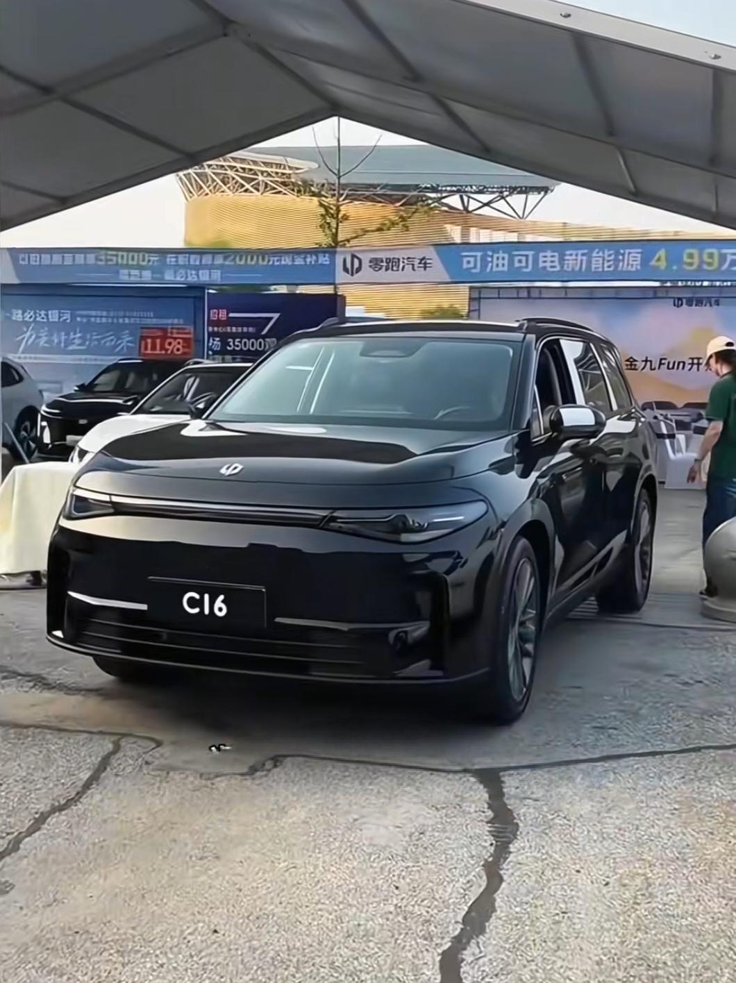 零跑汽车首次半年度净利润转正这个成绩是真可以，第二个新势力里面，上半年利润转正的