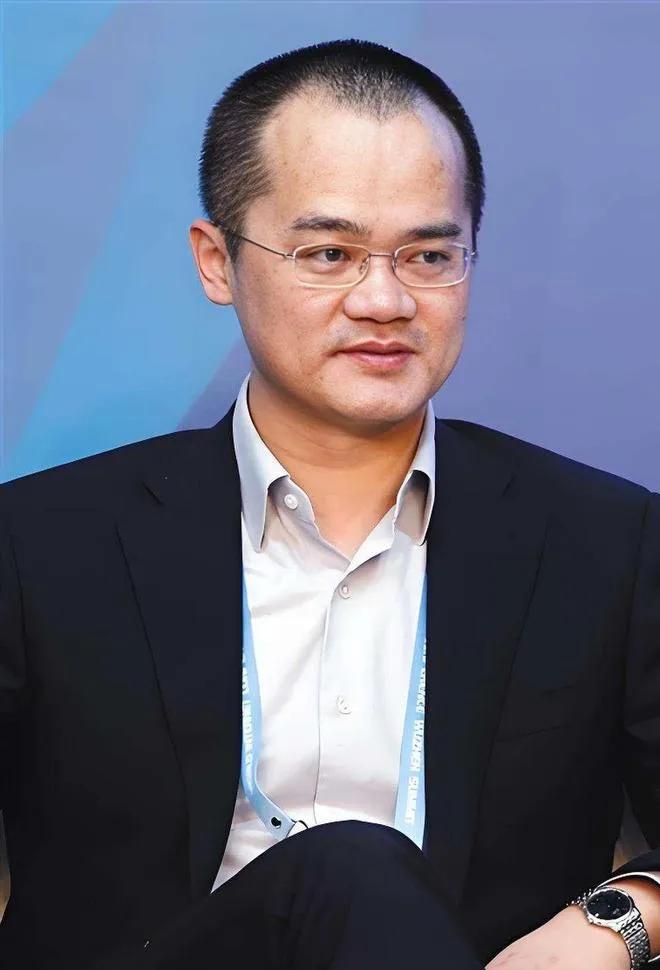 街头巷尾热议的外卖大战出现新动向。京东冷链车队伍近日新增五千辆，车头统一喷涂