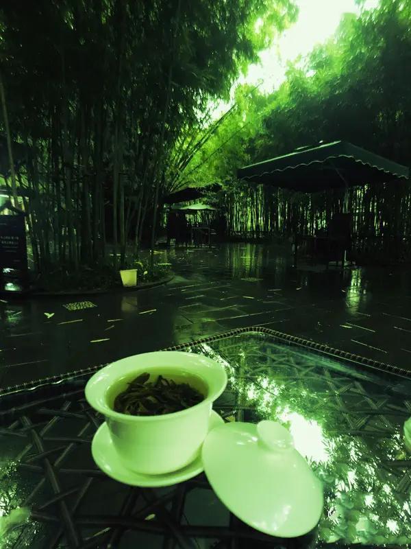 半盏清茶听夜雨，求下联