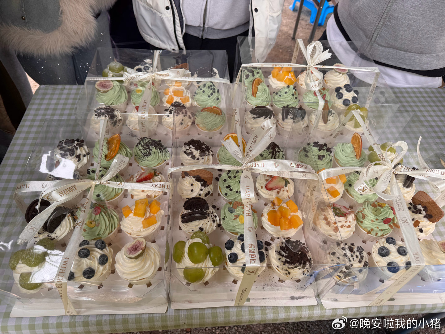 李昀锐妇女节请粉丝吃蛋糕，好羡慕