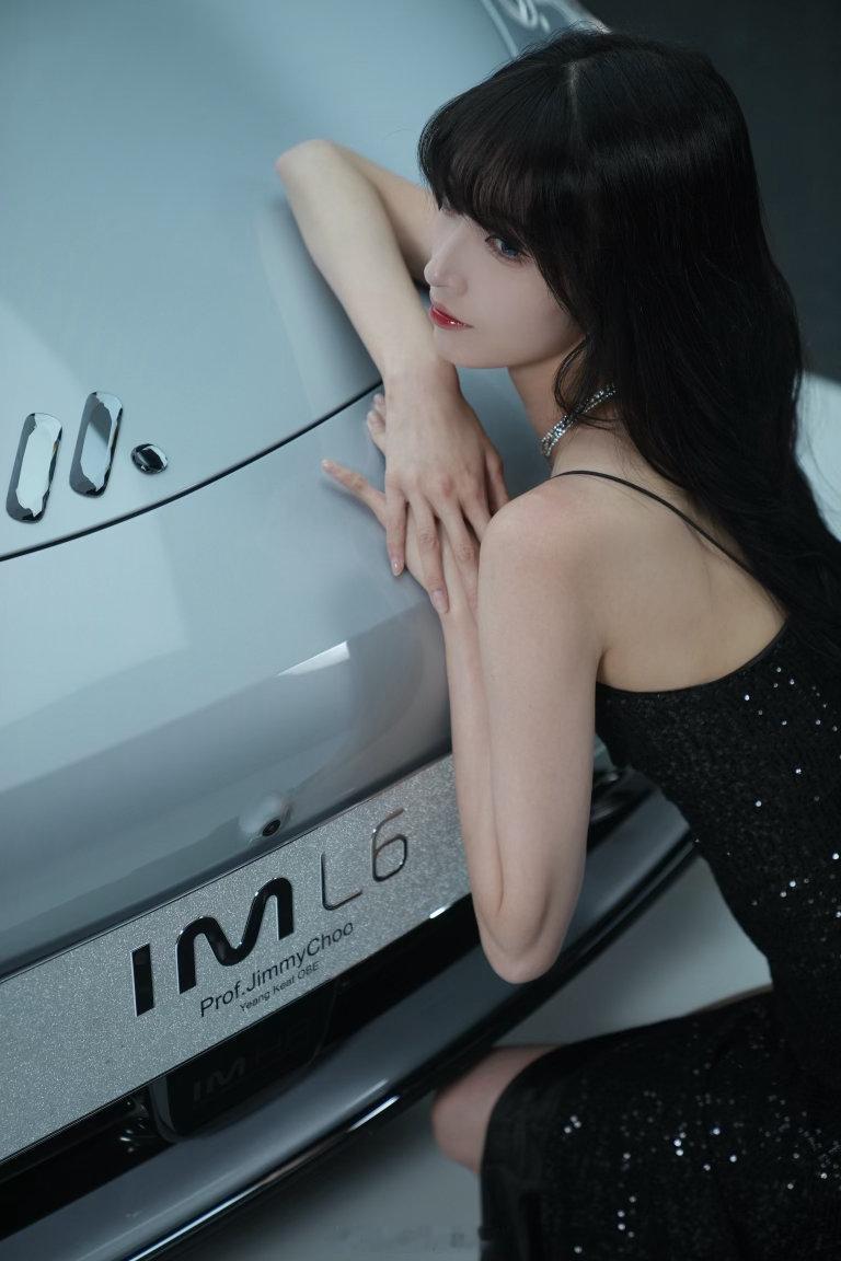 全新一代智己L6 x Prof. Jimmy Choo车也整上Haute Cou